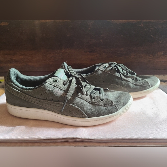 Puma women's Vikky green suede casual sneakers size  7 - Picture 2 of 12